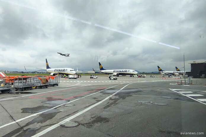 Самолеты Ryanair в аэропорту